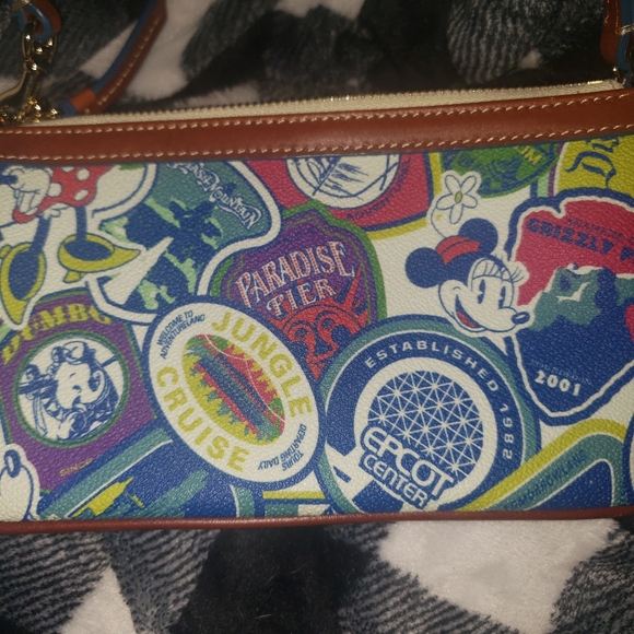 Disney dooney and Bourke wristlet . *SPECIAL PRICE* - Picture 5 of 9